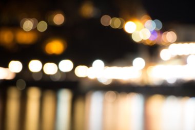 Yuvarlak parlak renkli bokeh ile koyu arka plan