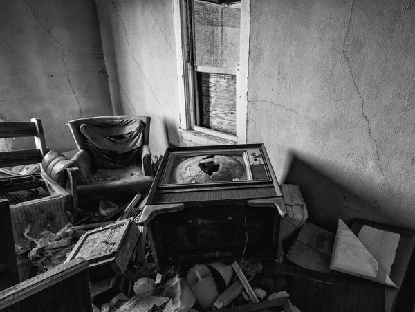 Velha casa abandonada interior — Fotografia de Stock