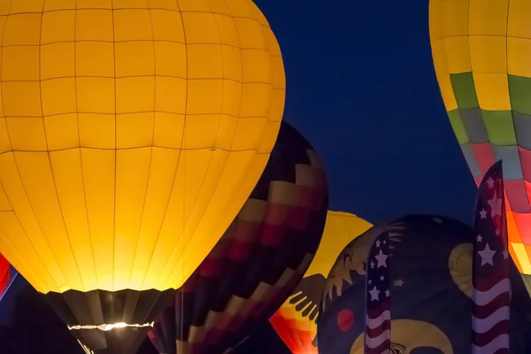 Hete lucht ballon nacht gloed — Stockfoto