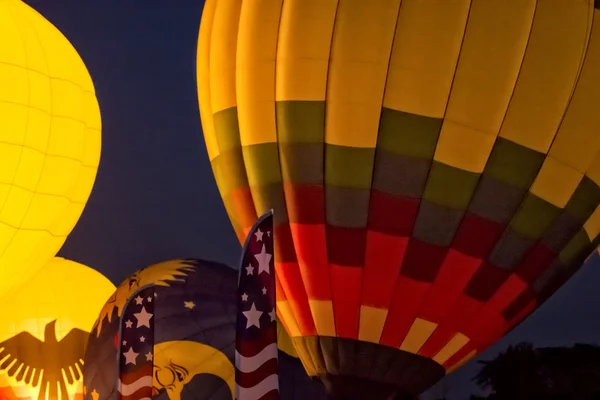 Hete lucht ballon nacht gloed — Stockfoto