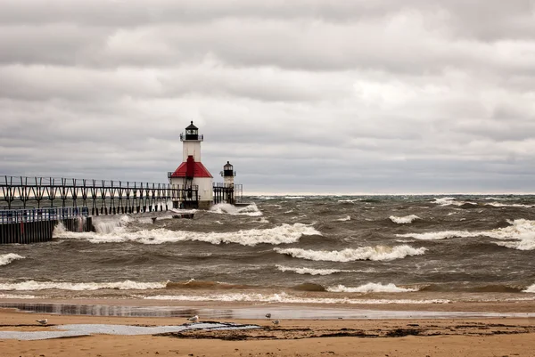 Fırtınalı bir deniz feneri — Stok fotoğraf