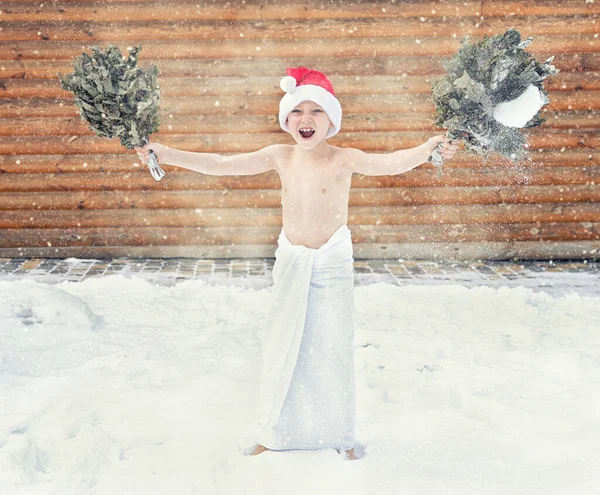 Boy Refresh Snow Hot Sauna Έννοια Χαλαρώστε Διακοπές Υγιεινό Τρόπο Φωτογραφία Αρχείου