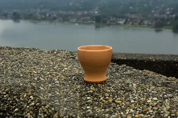 Boş seramik cam vurdu