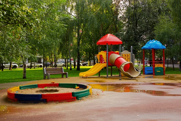Spielplatz im Park — Stockfoto