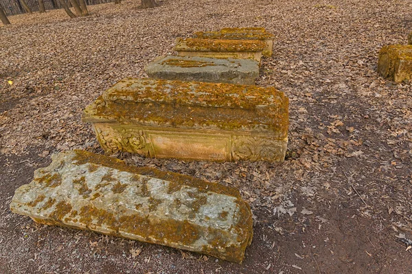 Antik mezar anıtları