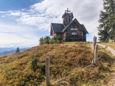 Avusturya Alpleri 'nin dağ sıralarında yaz ve sonbahar havası harikadır. Hochgrndeck Bischofshofen Hochknife Salzburg