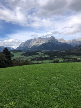 Avusturya Alpleri 'nin dağ sıralarında yaz ve sonbahar havası harikadır. Hochgrndeck Bischofshofen Hochknife Salzburg