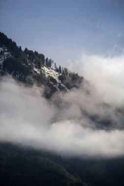 Avusturya Alpleri 'nin dağ sıralarında yaz ve sonbahar havası harika..