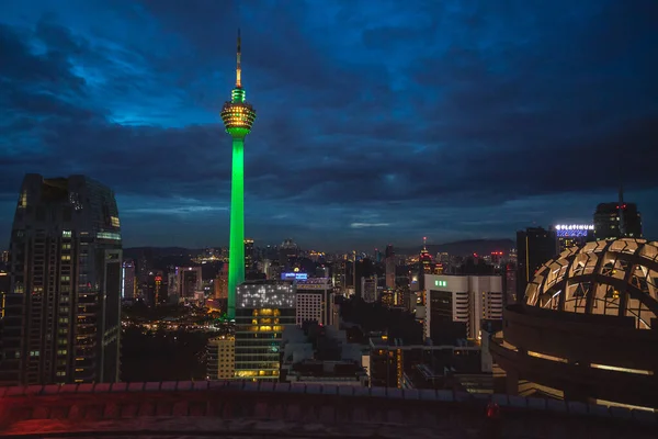 ヘリバーの屋上にあるマレーシアのクアラルンプールの素晴らしい観光地 夜だけでなく 素晴らしい観光地 — ストック写真