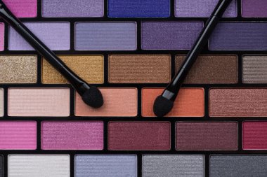 renkli göz gölgeler paleti