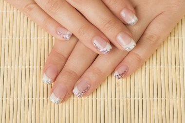 Güzel bakımlı kadın tırnak