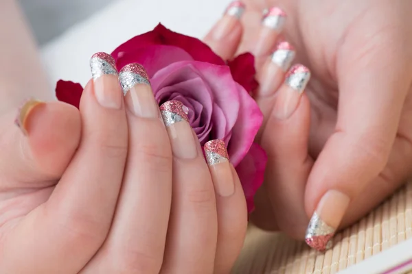 Fingernails with interesting feminine nail design — Stock Photo, Image