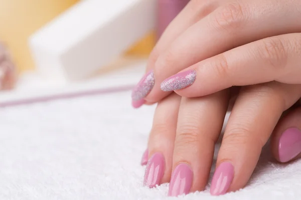 Fingernails with pink polish and glitter — Stock Photo, Image