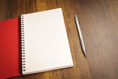 Defter kalem üstünde okul sırası ile