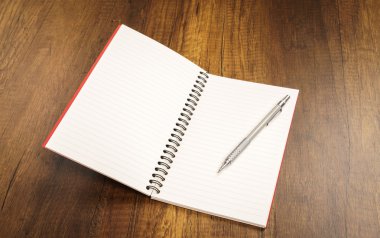 Defter kalem üstünde okul sırası ile