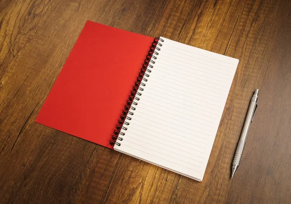 Defter kalem üstünde okul sırası ile