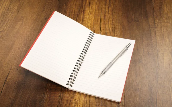 Defter kalem üstünde okul sırası ile