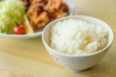 kızarmış tavuk ve pirinç