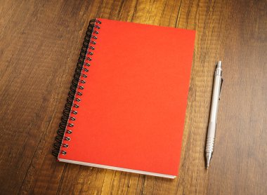 Defter kalem üstünde okul sırası ile