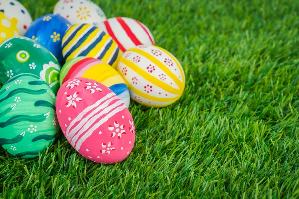 Colorful Easter Eggs on Grass — Stock Photo, Image