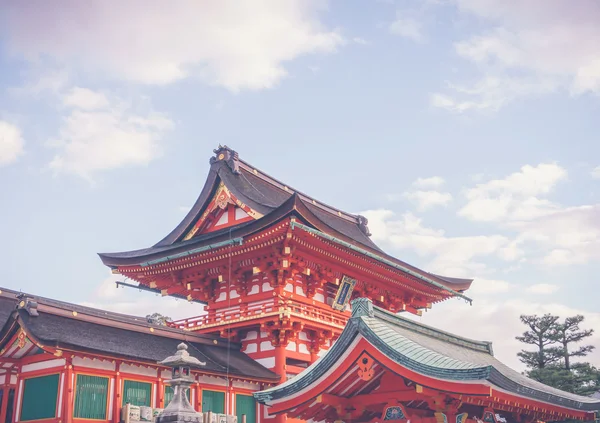 Fushimiinari taisha shrinetempel in kyoto, japan (gefiltertes ima — Stockfoto