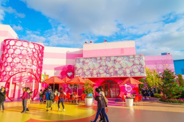 Universal Studios Japonya'daki kişilerde