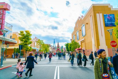 Universal Studios Japonya'daki kişilerde