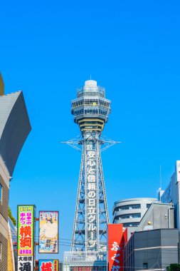Osaka, Japonya - 30 Kasım 2015: Shinsekai Tsutenkaku Kulesi 