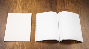 boş ve beyaz kitapçıklar