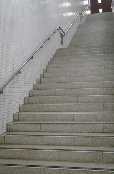 Escadaria na estação de metrô — Fotografia de Stock