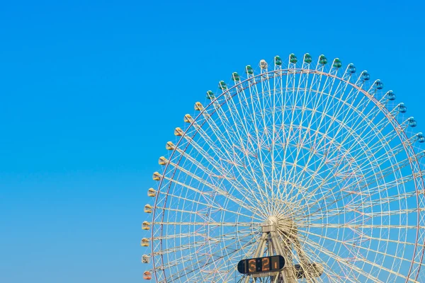 Riesenrad mit Himmel — Stockfoto