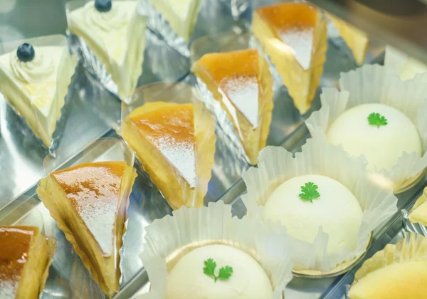 Slices of sweet Cheesecakes — Stock Photo, Image