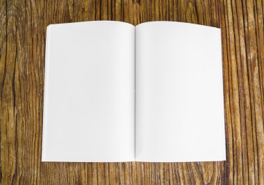 ahşap masa üzerine kadar sahte kitap