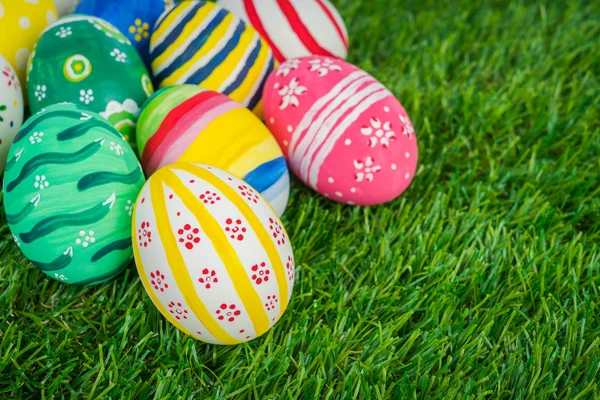 Colorful Easter Eggs on Grass — Stock Photo, Image