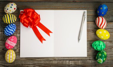 Hediye kartı ile Paskalya yumurtaları