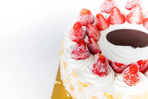 Ice cream cake with strawberries — Stock Photo, Image