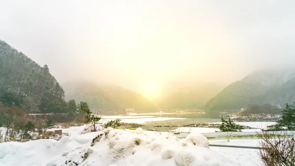 冬季的湖上美丽的景色 — 图库照片