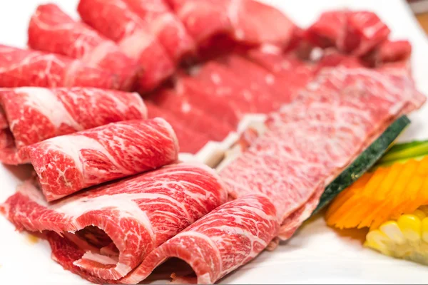 Syrové čerstvé hovězí maso — Stock fotografie
