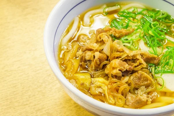 Fideos de ramen japoneses en la mesa —  Fotos de Stock