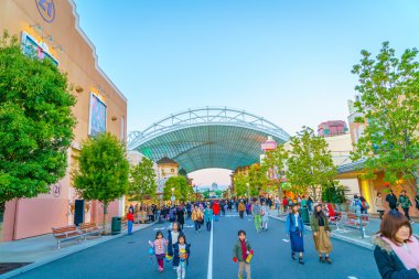 Universal Studios Japonya'daki kişilerde