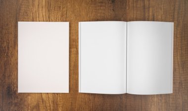 boş ve beyaz kitapçıklar