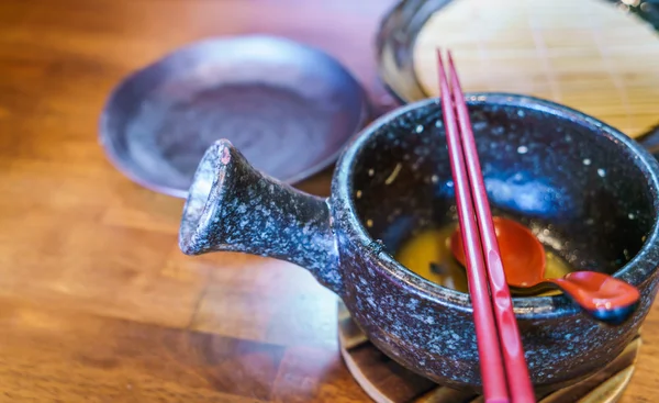 Leere japanische Ramen-Nudeln auf dem Tisch — Stockfoto
