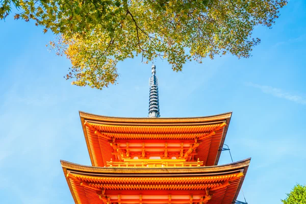 Hermosa arquitectura en Kiyomizu templo dera Kioto, Japón — Foto de Stock