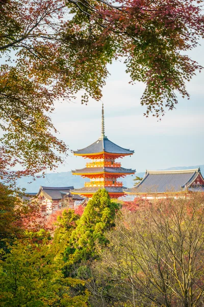 Hermosa arquitectura en Kiyomizu templo dera Kioto, Japón — Foto de Stock