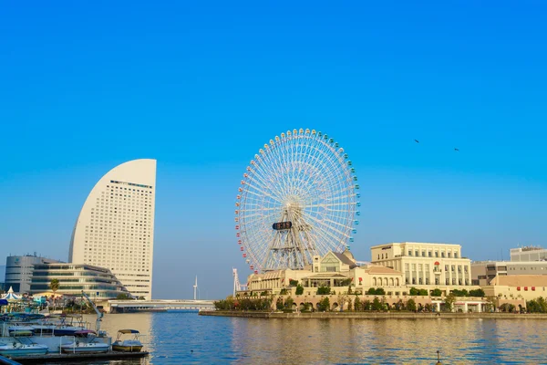 Yokohama, Giappone - 24 novembre 2015: La ruota panoramica nel cosmo — Foto Stock