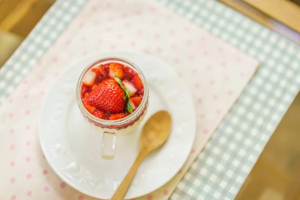 Pudding med jordbær, bilder med høy definisjon – stockfoto