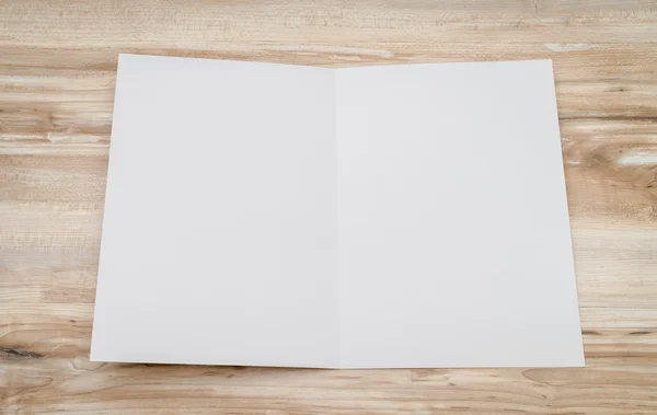 Bifold bílá šablona kniha o texturu dřeva — Stock fotografie