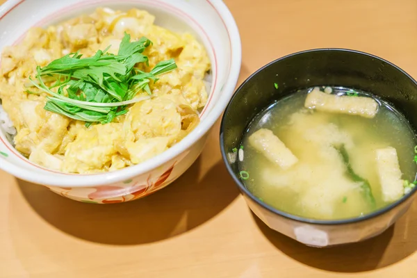 Prato tradicional japonês Carne teriyaki com arroz — Fotografia de Stock