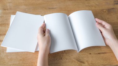 boş ve beyaz kitapçıklar