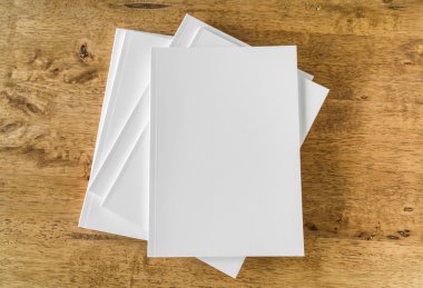 boş ve beyaz kitapçıklar